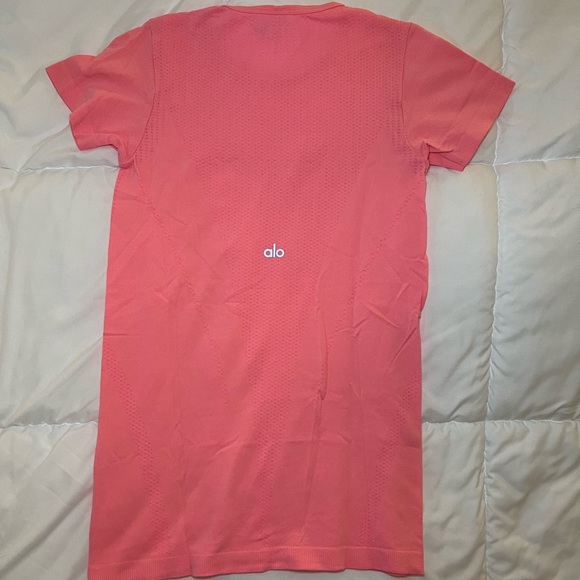 Alo Workout Tee - Picture 5 of 8